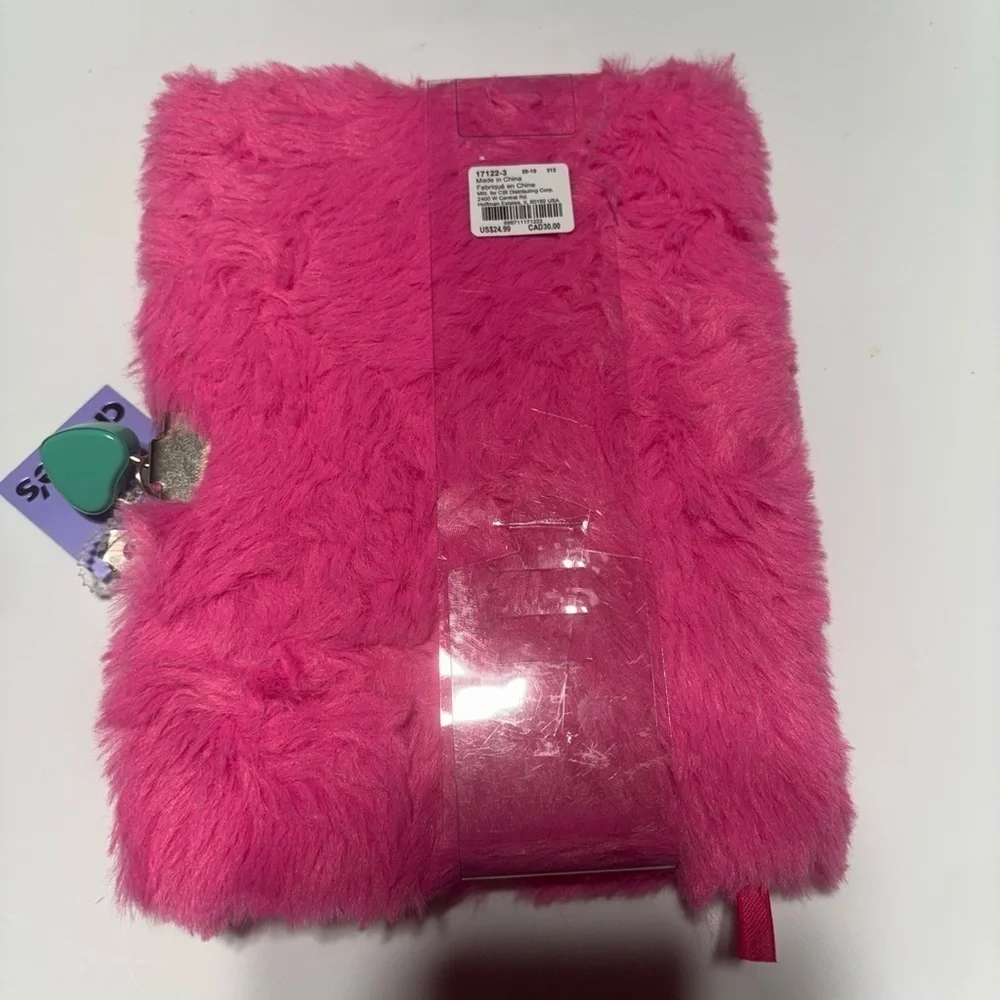 NWT Claire’s Bundle of 5 Fuzzy Journals With Lock & Key.